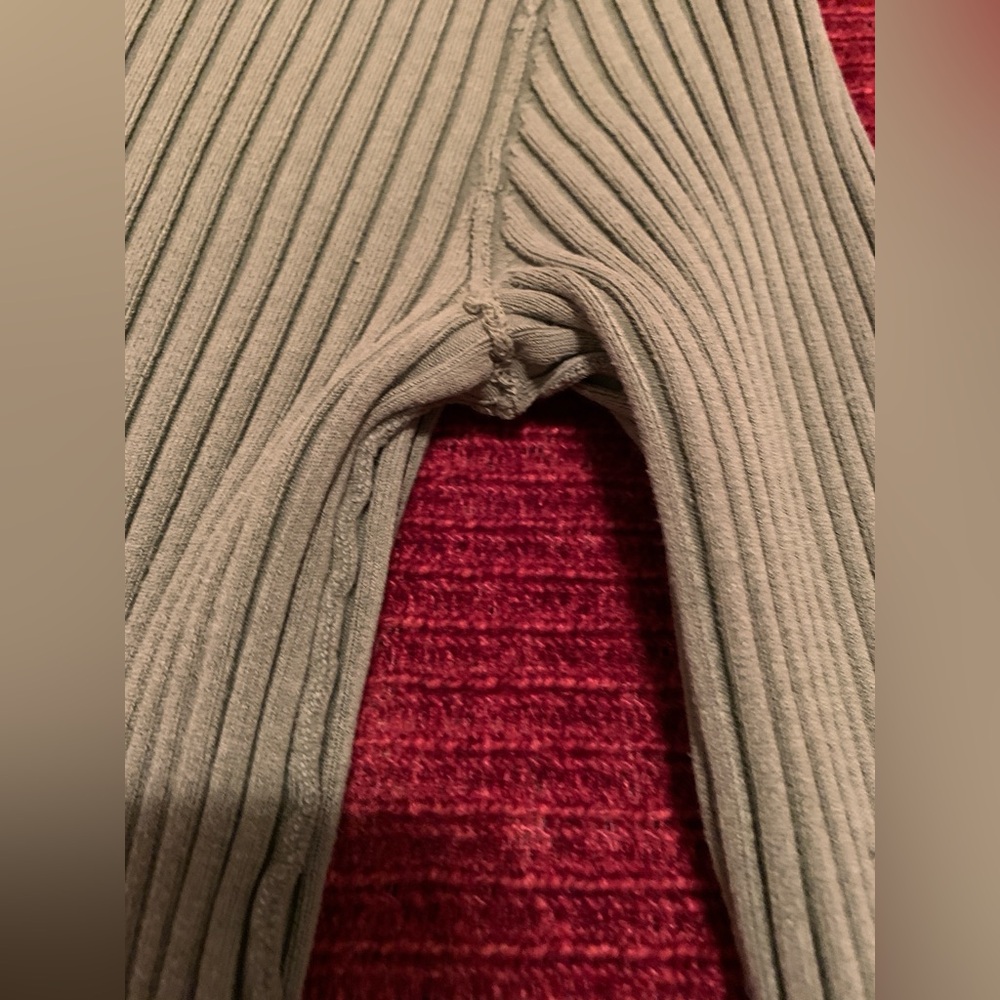 Long Sleeve Green Ribbed Top - Picture 12 of 16